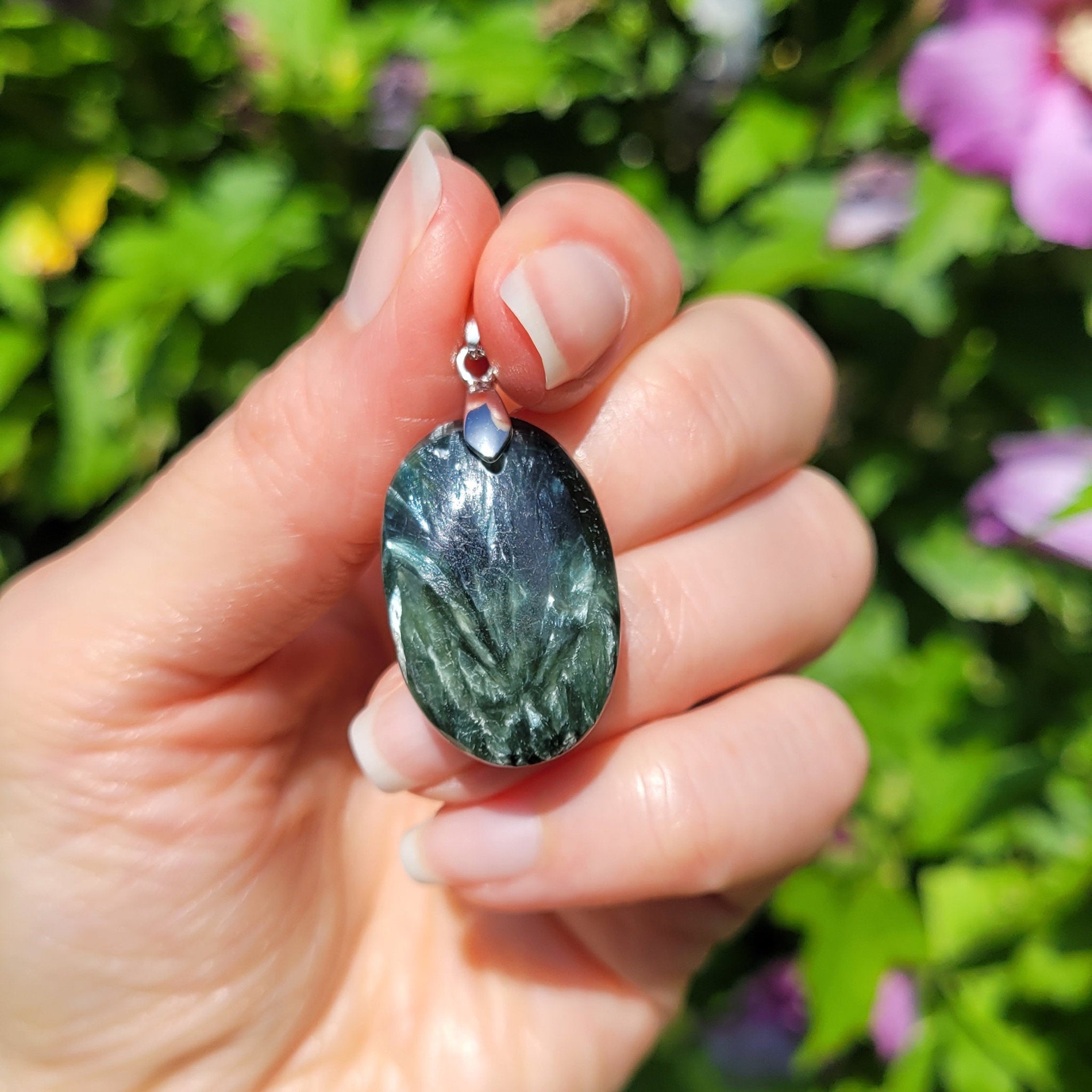 Pendentif en séraphinite bélière argentée – 2,7 cm - Bijou artisanal pierre naturelle
