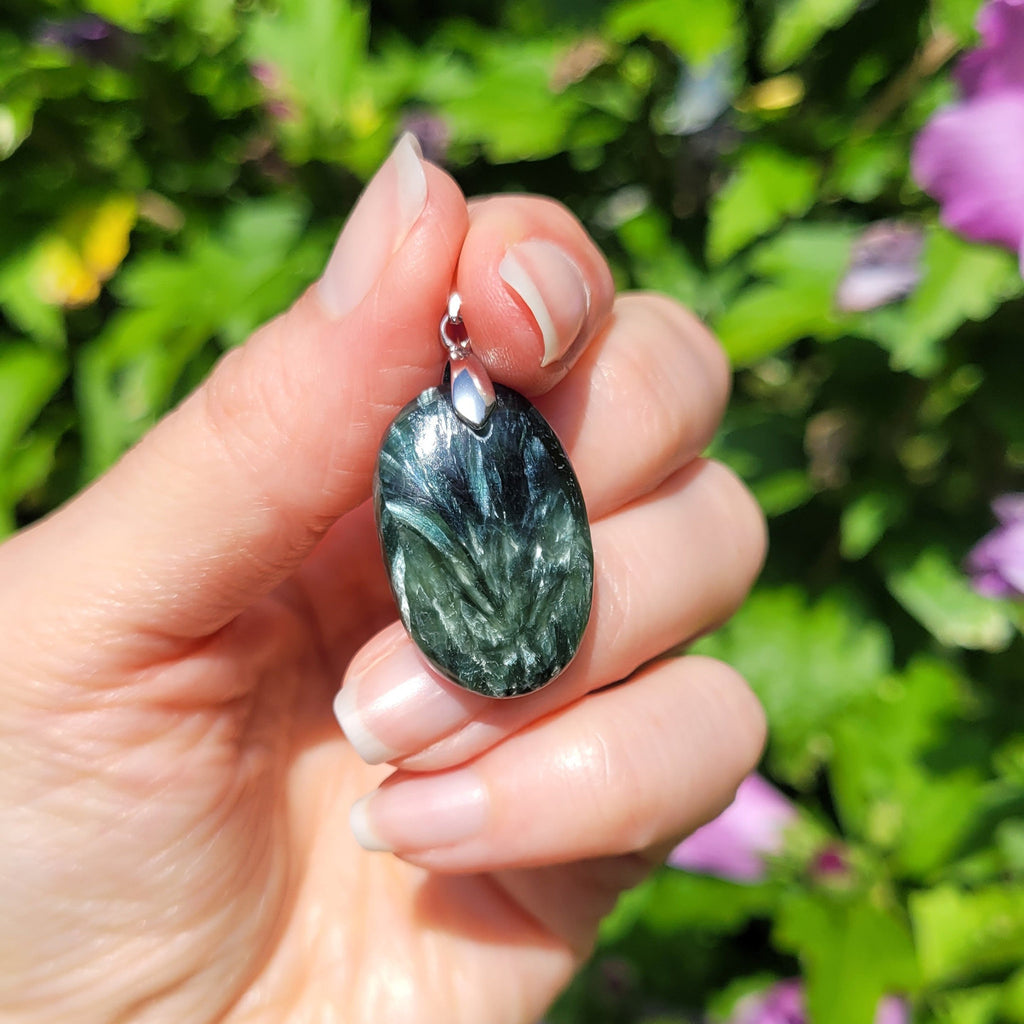 Pendentif en séraphinite bélière argentée – 2,7 cm - Bijou artisanal pierre naturelle