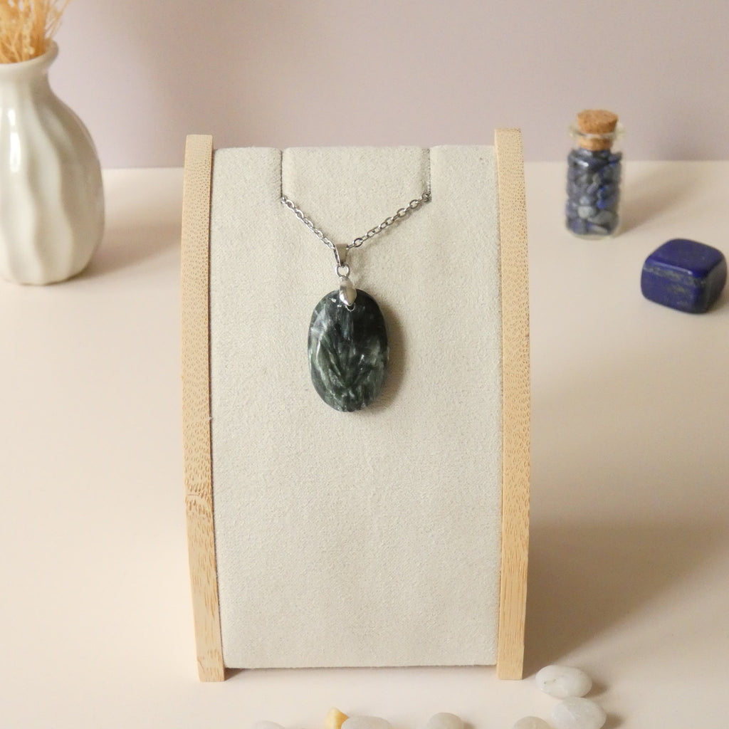 Pendentif en séraphinite bélière argentée – 2,7 cm - Bijou artisanal pierre naturelle
