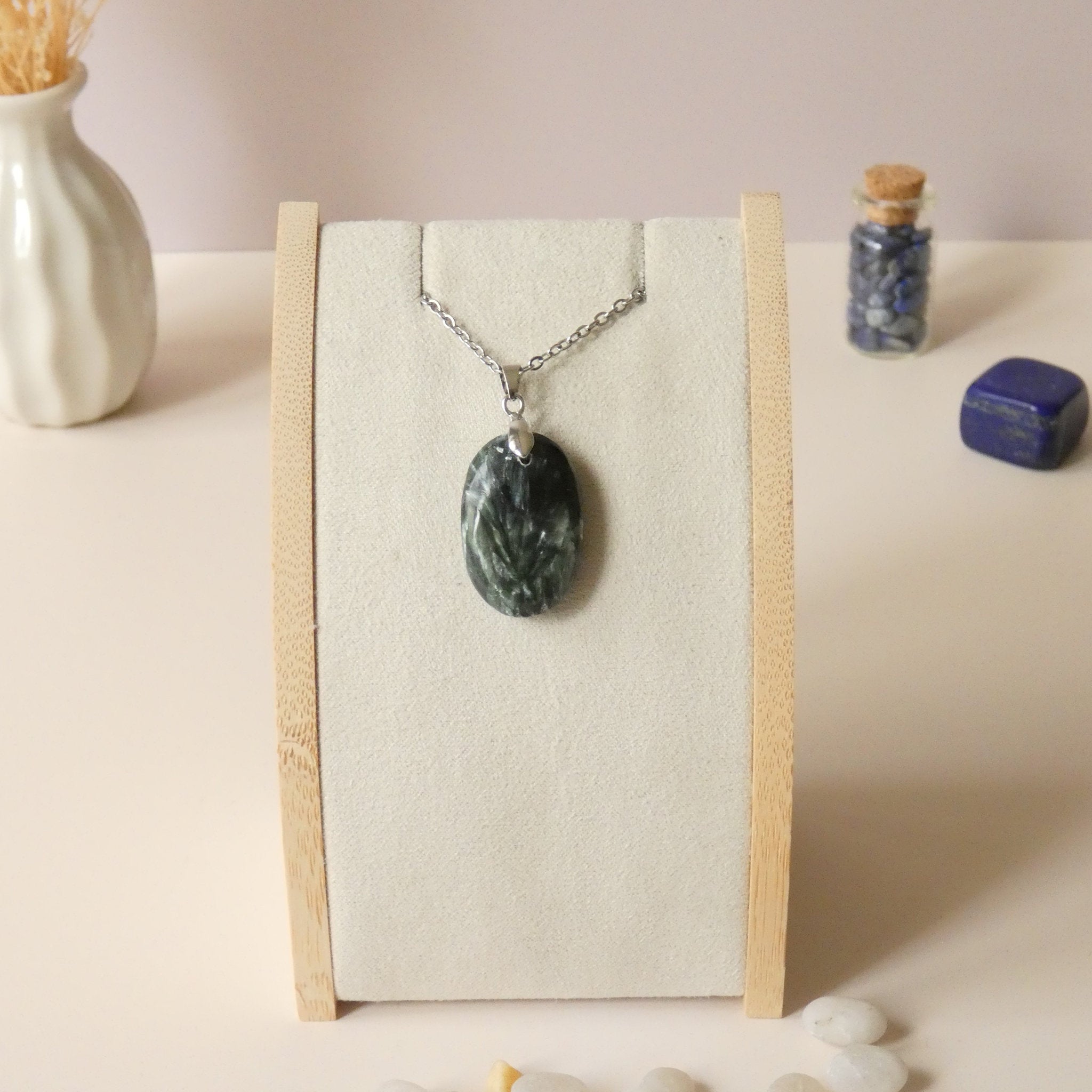 Pendentif en séraphinite bélière argentée – 2,7 cm - Bijou artisanal pierre naturelle