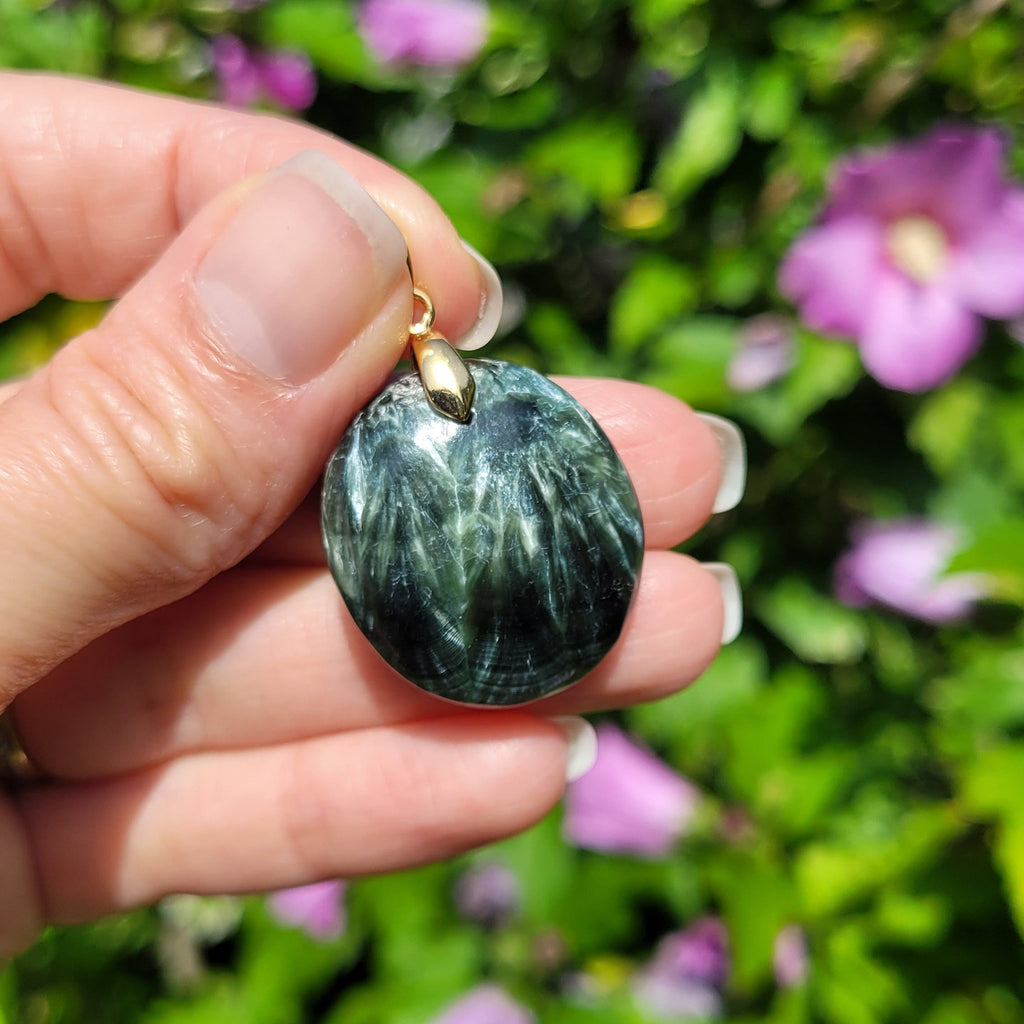 Pendentif en séraphinite bélière dorée – 2,7 cm - Bijou artisanal pierre naturelle
