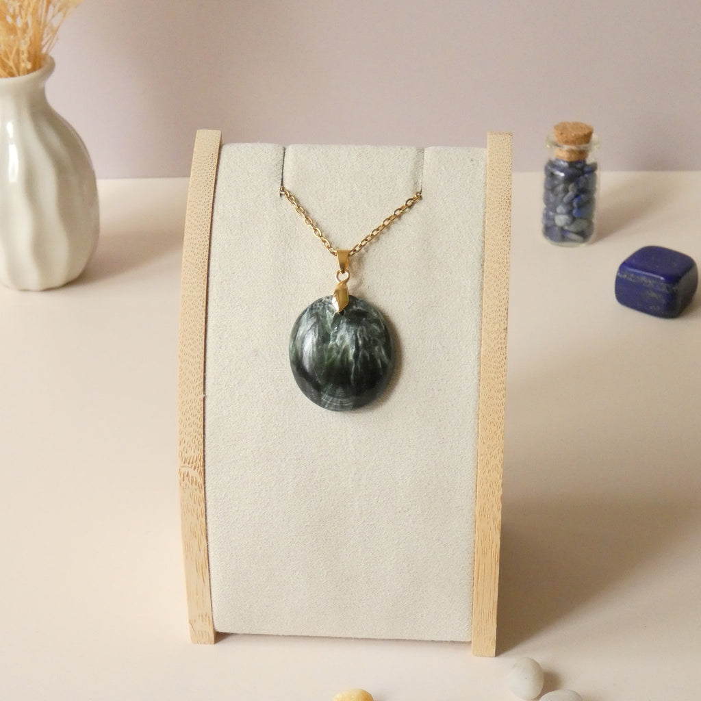 Pendentif en séraphinite bélière dorée – 2,7 cm - Bijou artisanal pierre naturelle