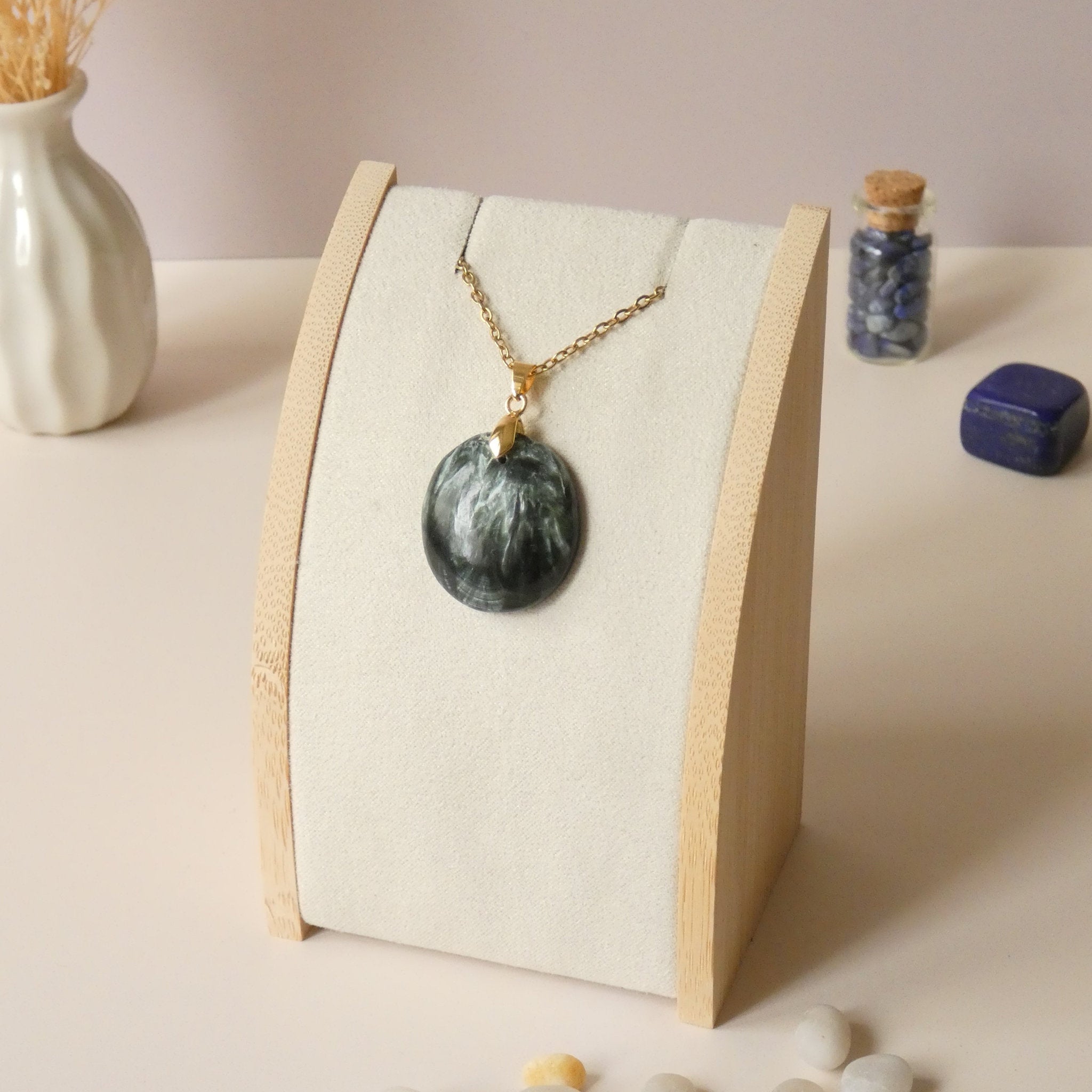 Pendentif en séraphinite bélière dorée – 2,7 cm - Bijou artisanal pierre naturelle