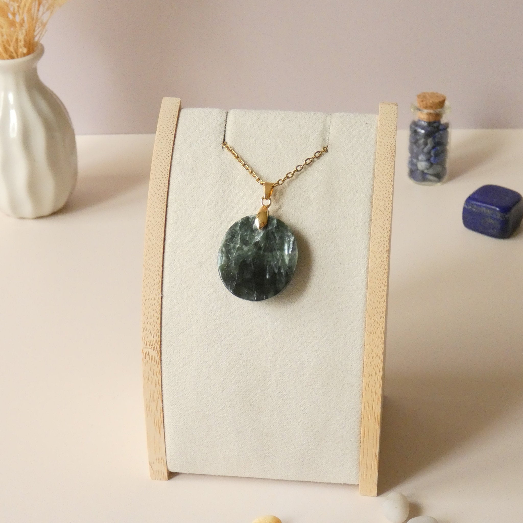 Pendentif en séraphinite bélière dorée – 2,7 cm - Bijou artisanal pierre naturelle