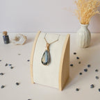 Pendentif en séraphinite – 4,8 cm – Wire wrapping doré