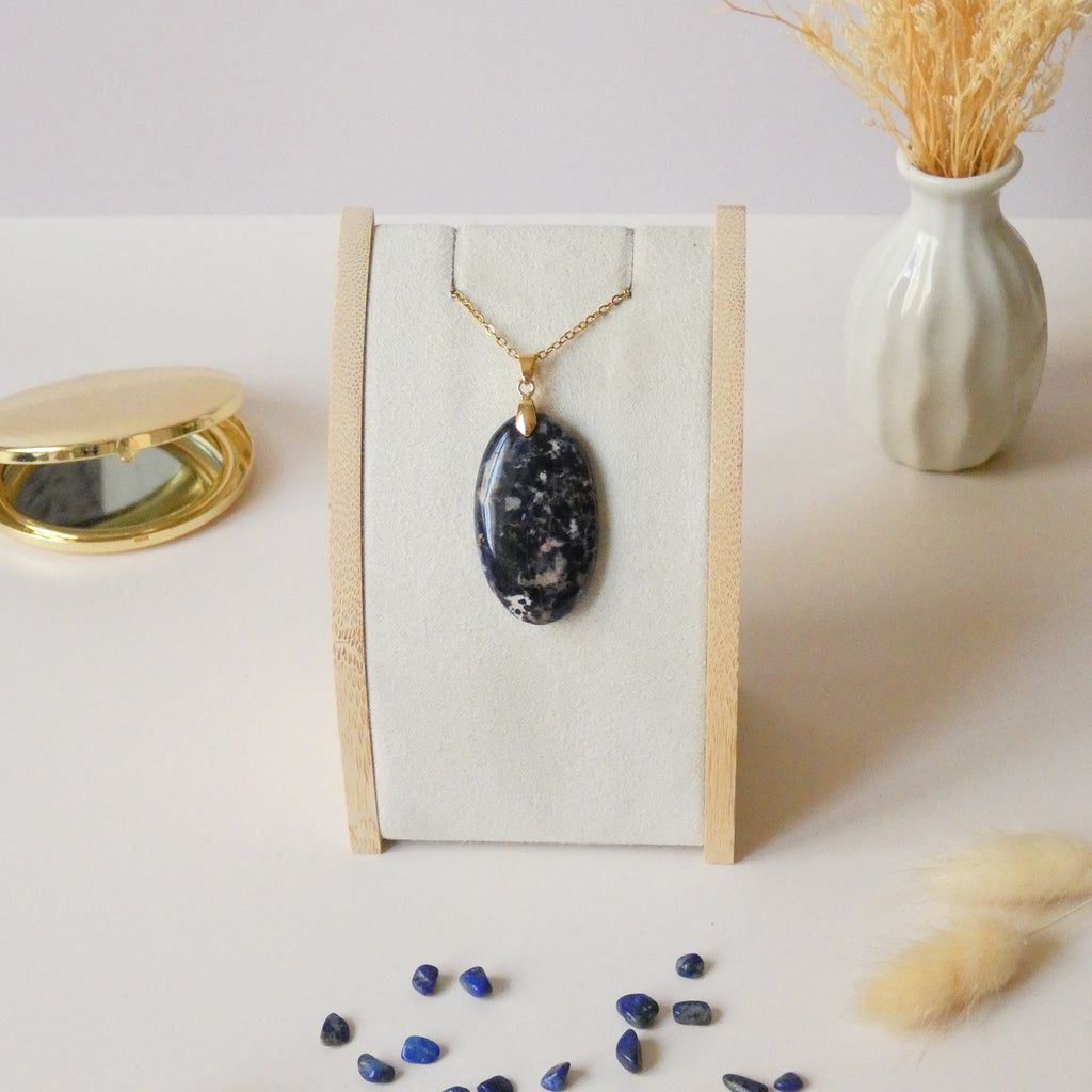 Pendentif sodalite 3,9 cm bélière dorée