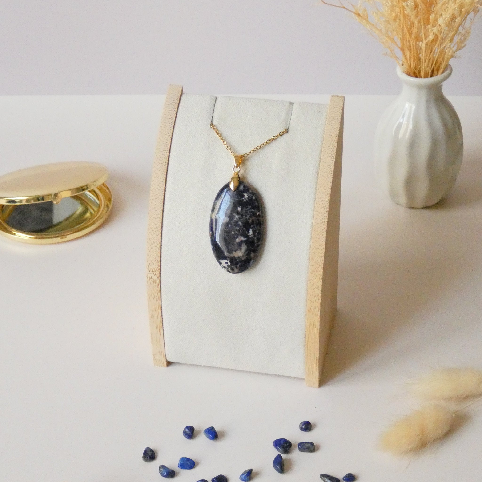 Pendentif sodalite 3,9 cm bélière dorée