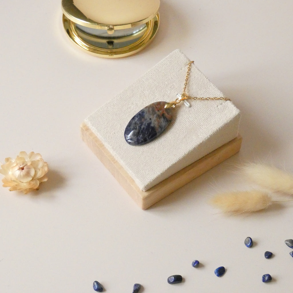 Pendentif sodalite 3,7 cm bélière dorée