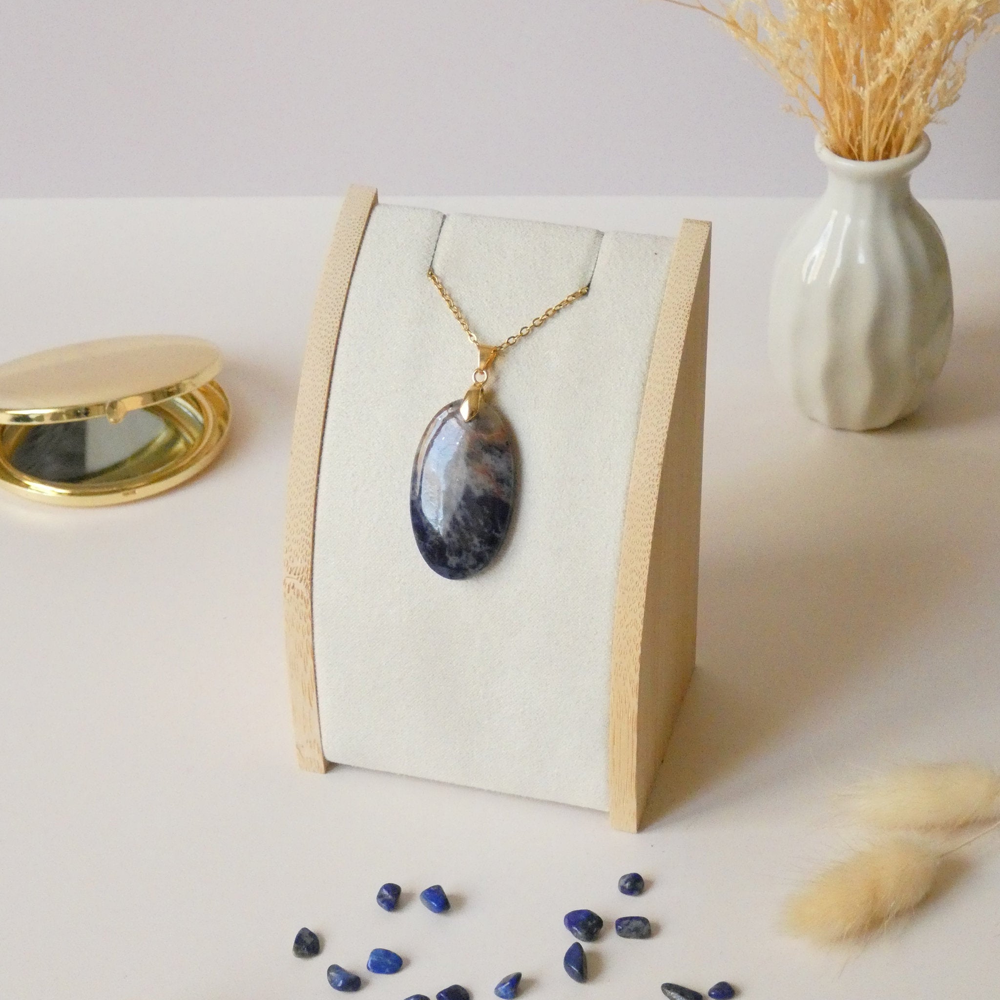 Pendentif sodalite 3,7 cm bélière dorée