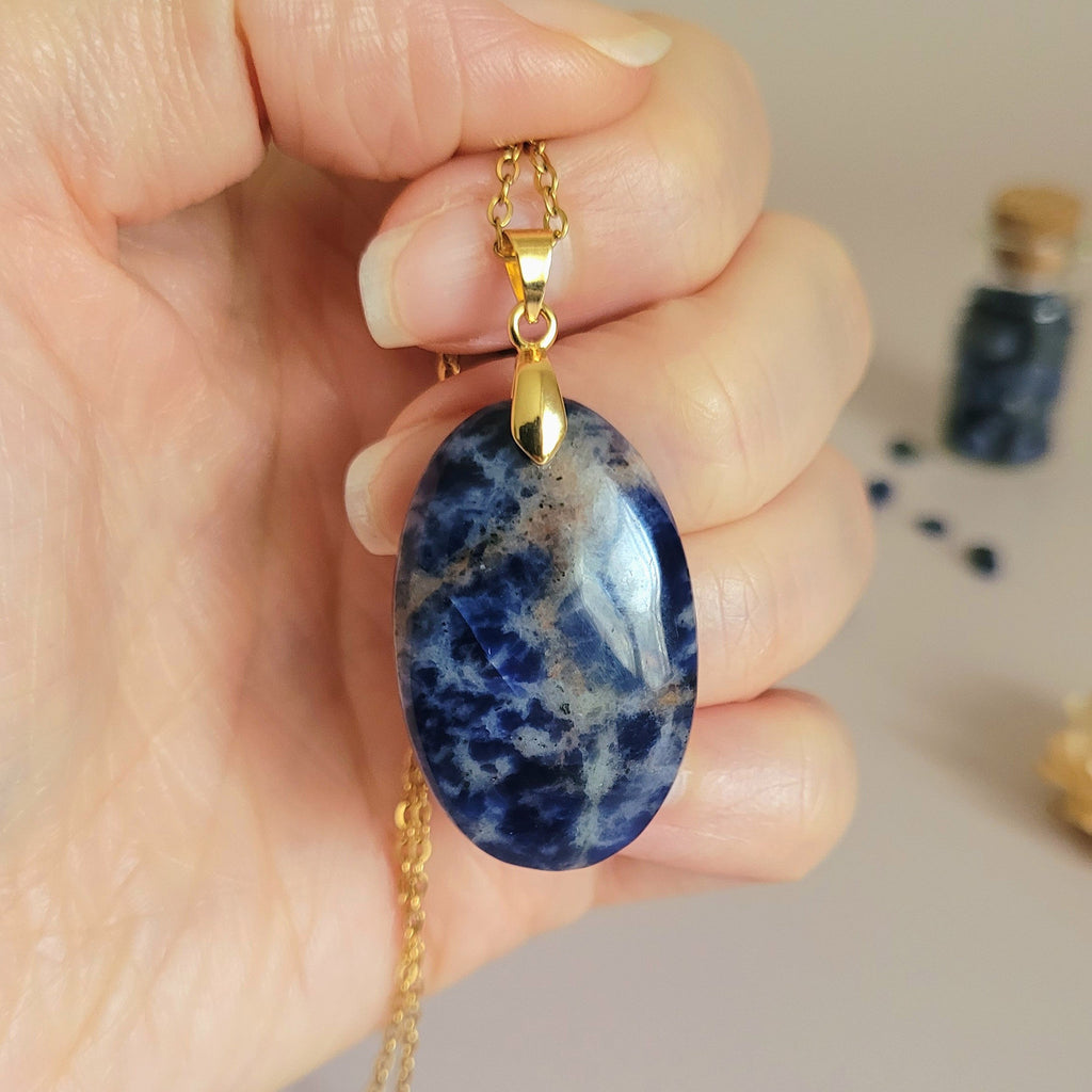 Pendentif sodalite 3,4 cm bélière dorée