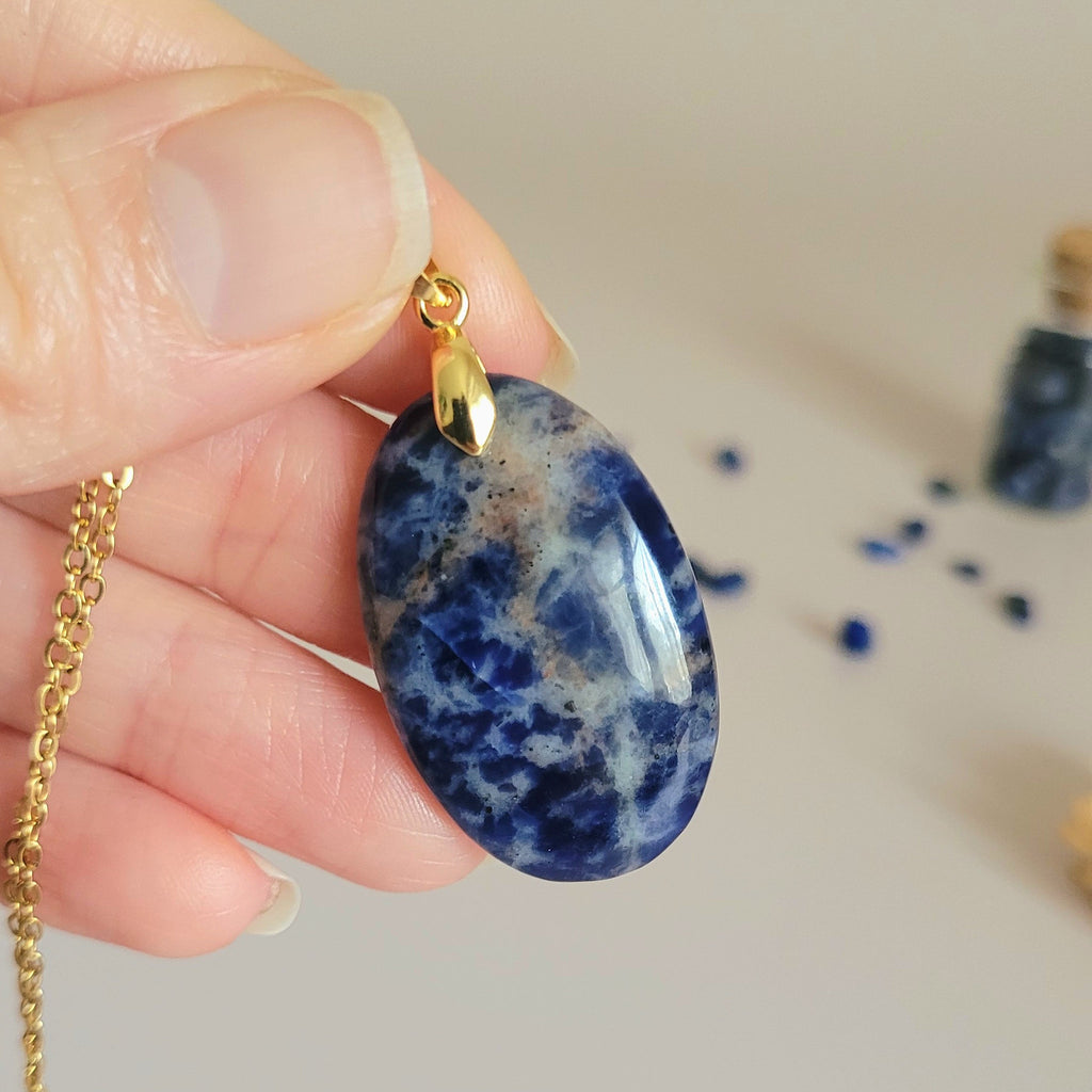 Pendentif sodalite 3,4 cm bélière dorée