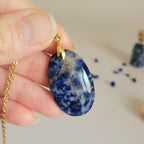 Pendentif sodalite 3,4 cm bélière dorée