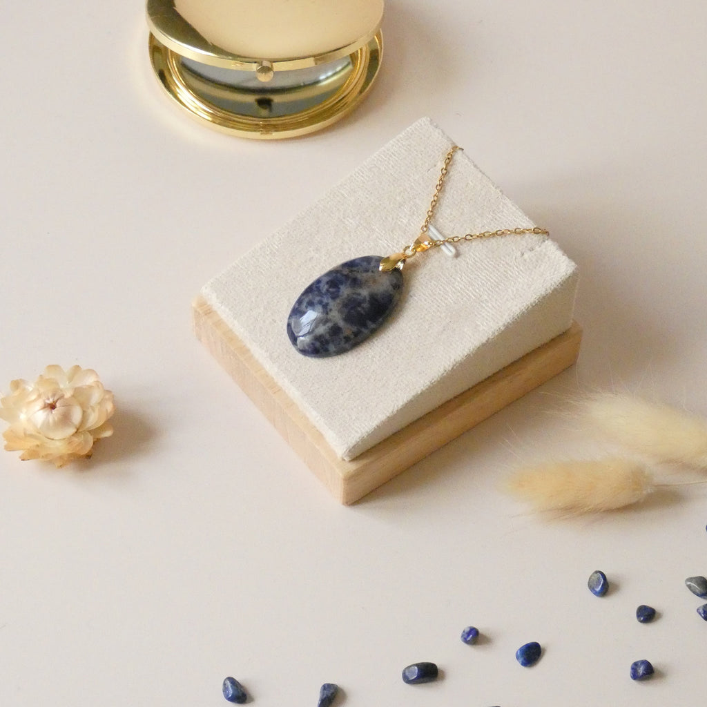Pendentif sodalite 3,4 cm bélière dorée