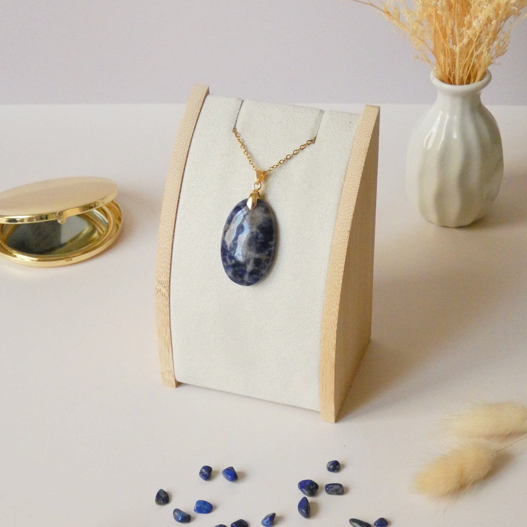 Pendentif sodalite 3,4 cm bélière dorée