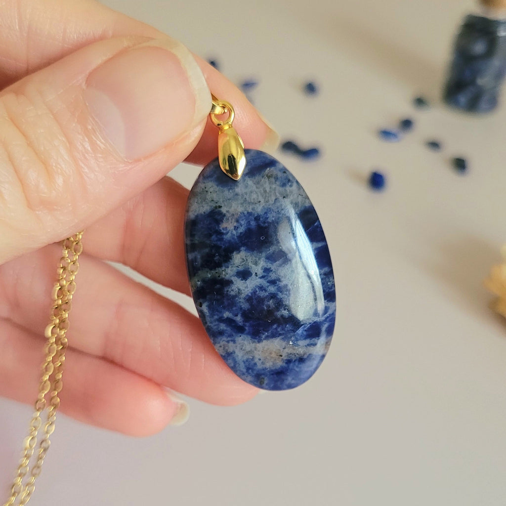Pendentif sodalite 3,6 bélière dorée