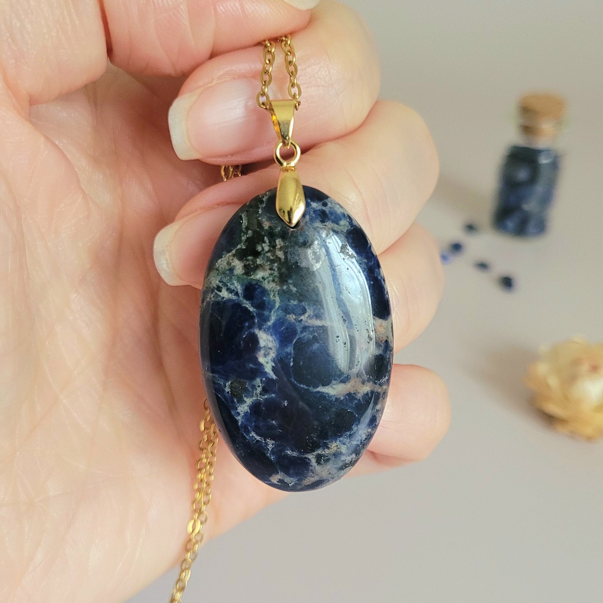Pendentif sodalite 4,1 cm bélière dorée