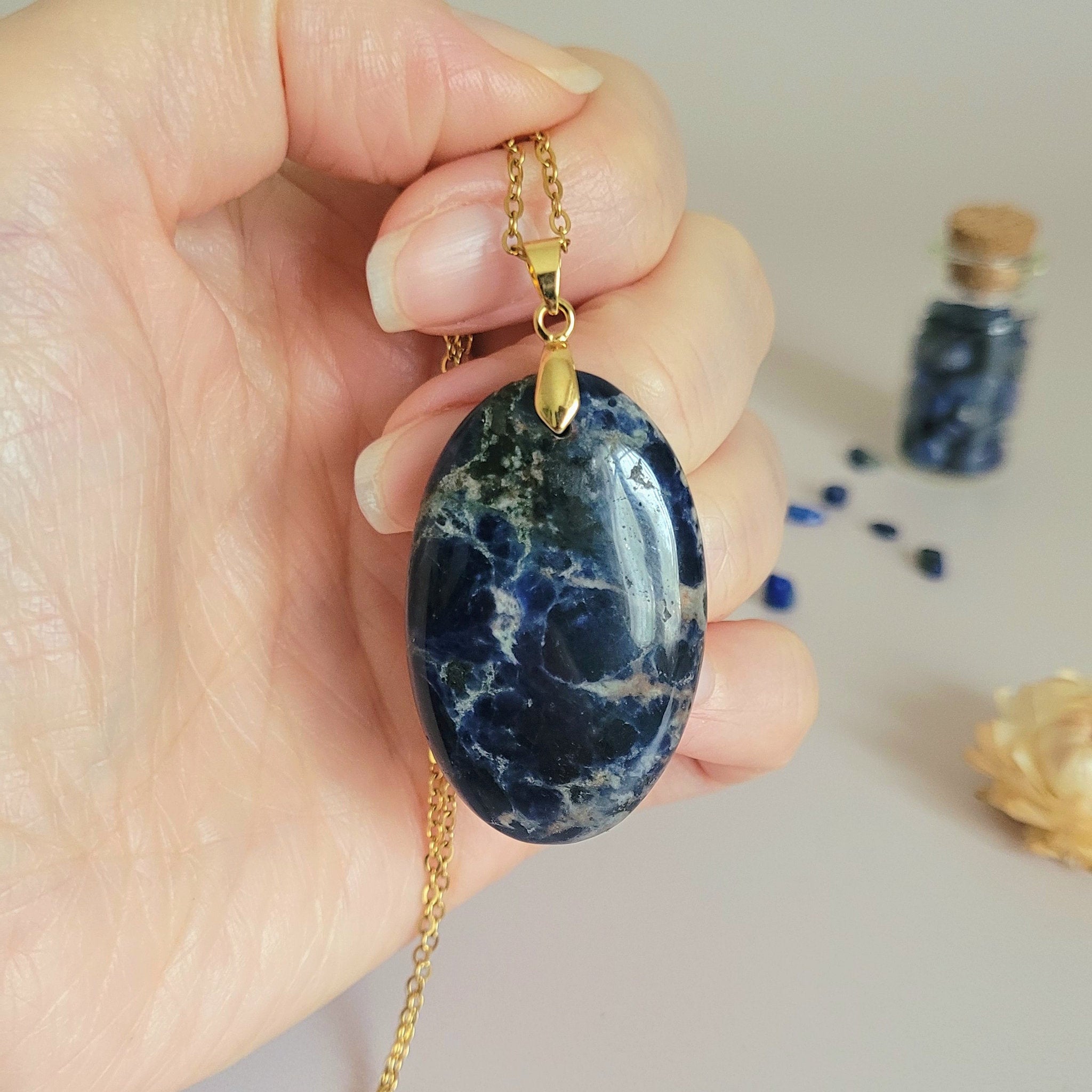 Pendentif sodalite 4,1 cm bélière dorée