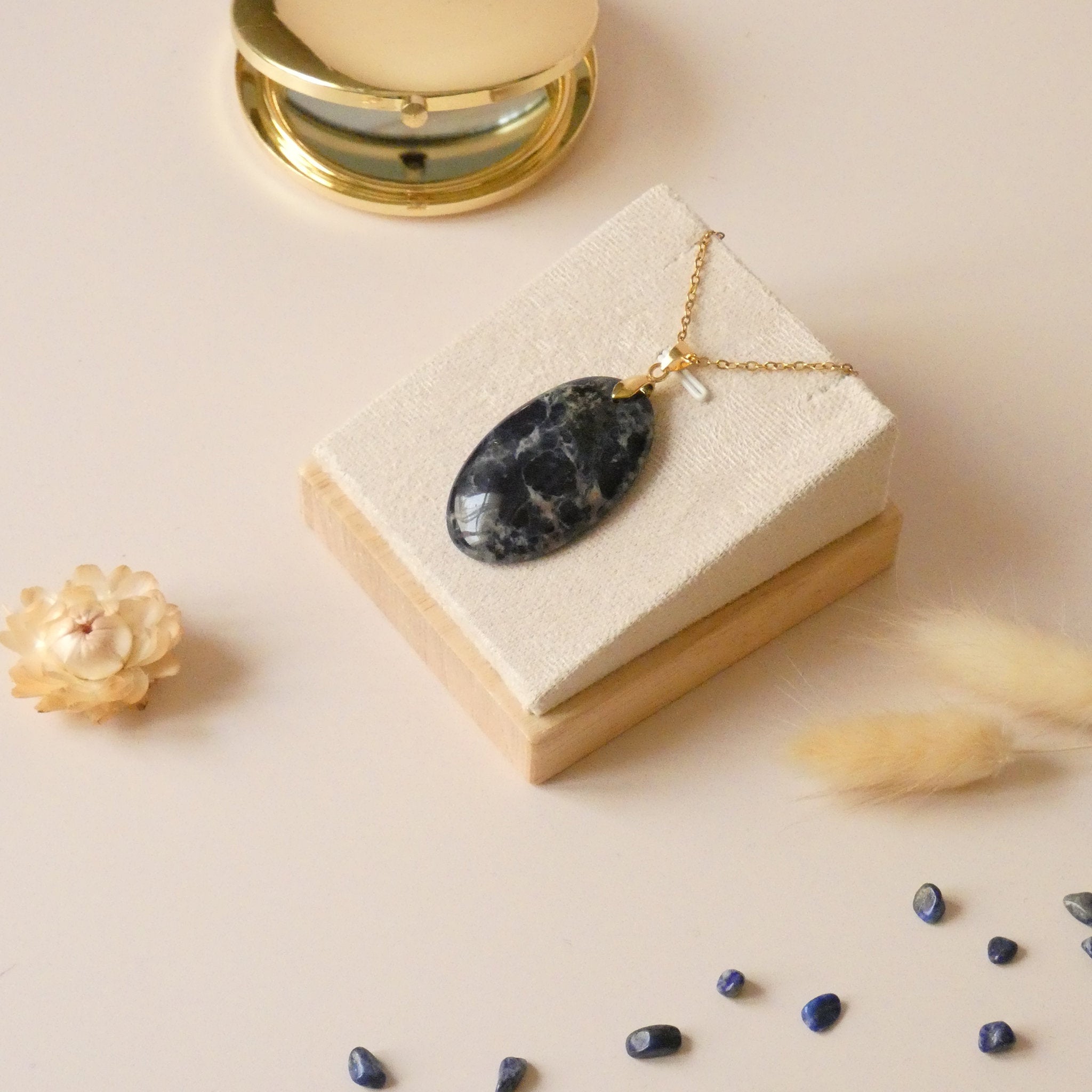 Pendentif sodalite 4,1 cm bélière dorée