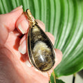 Pendentif wire wrapping en obsidienne dorée – 6,2 cm