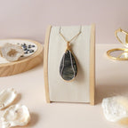 Pendentif wire wrapping en obsidienne dorée – 6,2 cm