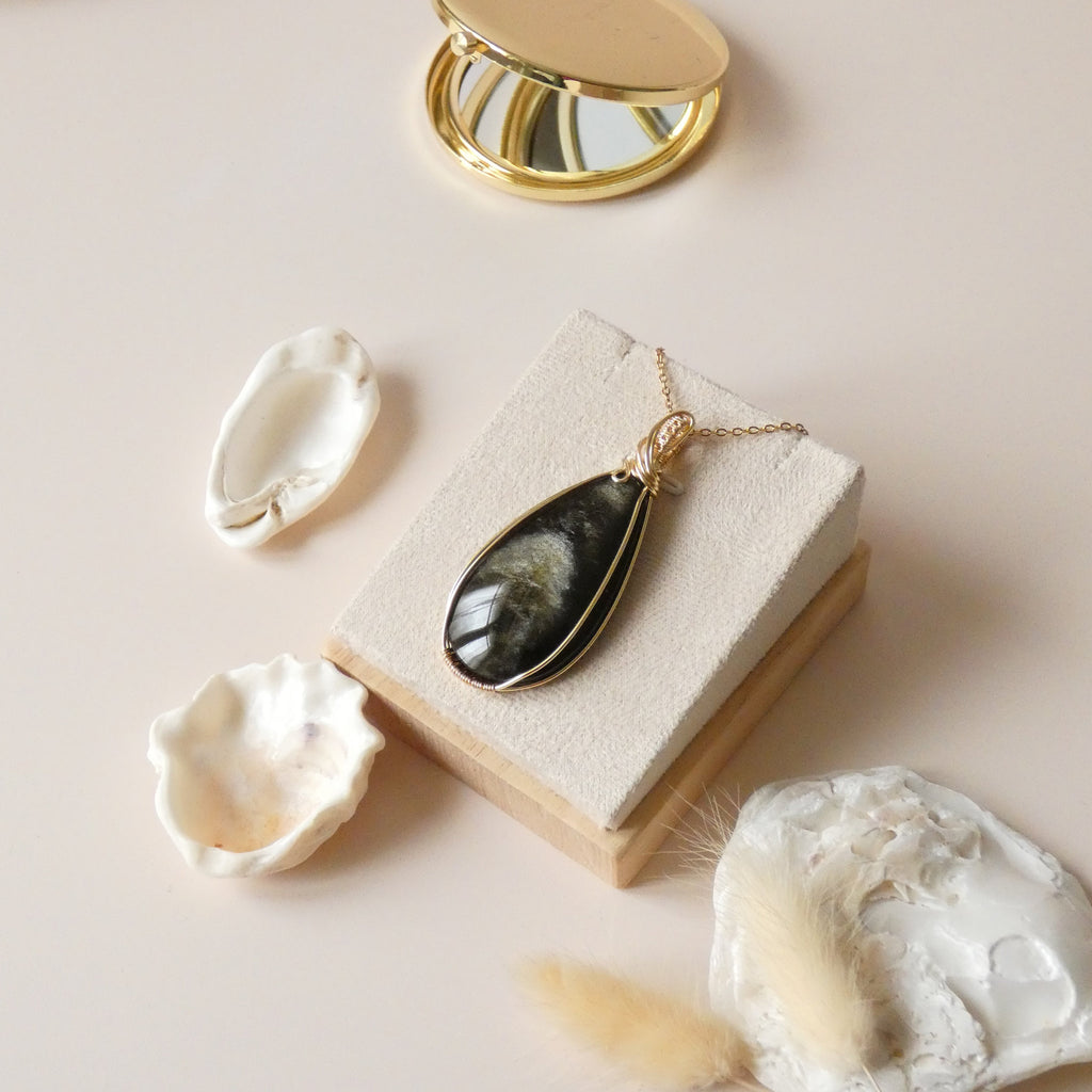 Pendentif wire wrapping en obsidienne dorée – 6,2 cm