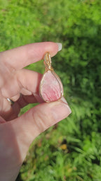 Pendentif en rhodochrosite 4,1 cm bijou artisanal