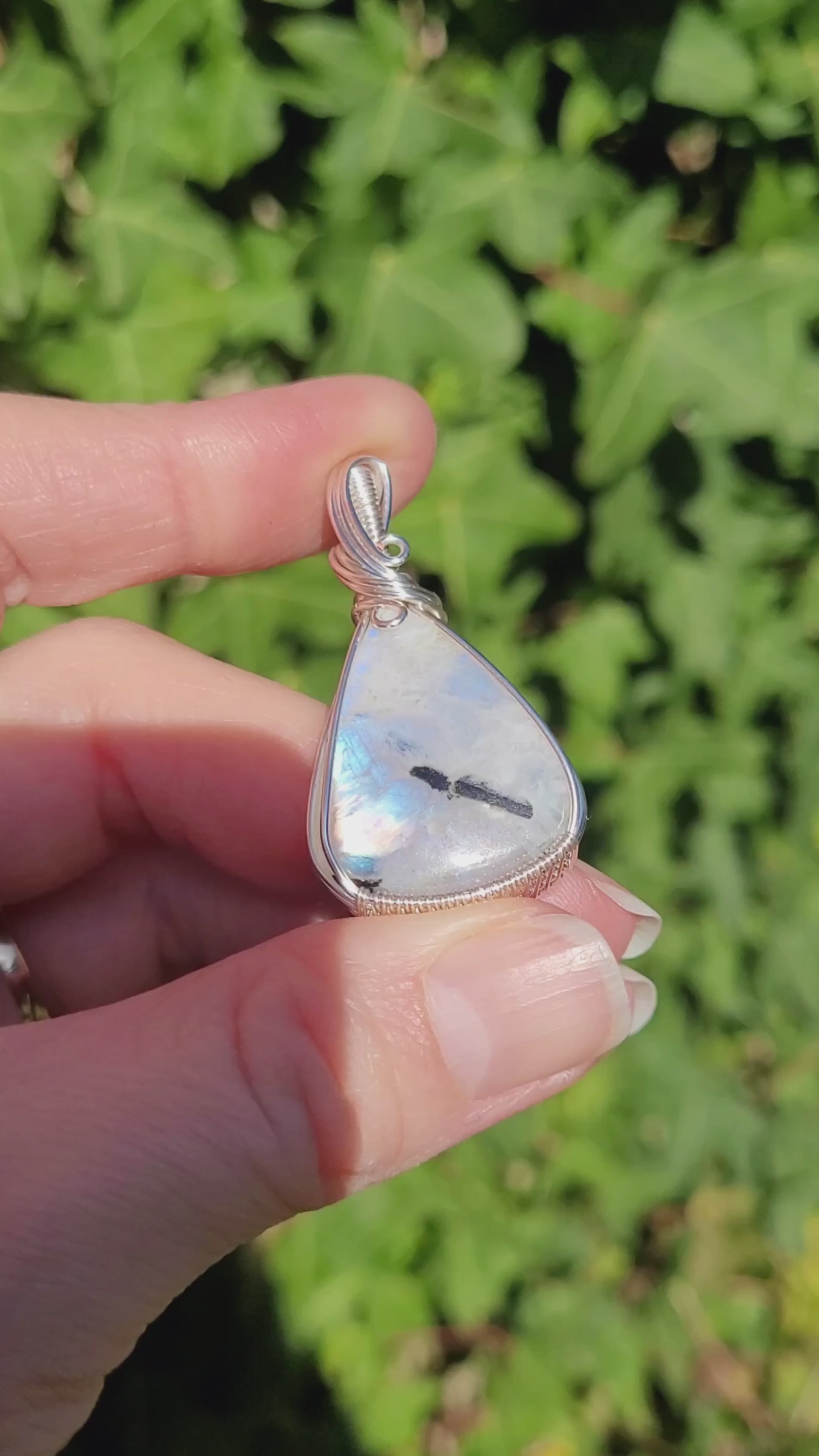 Pendentif en péristérite bleue 4,5 cm bijou artisanal en pierre naturelle