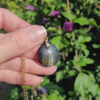 Pendentif en oeil de faucon 2,2 cm bélière dorée à l'or fin