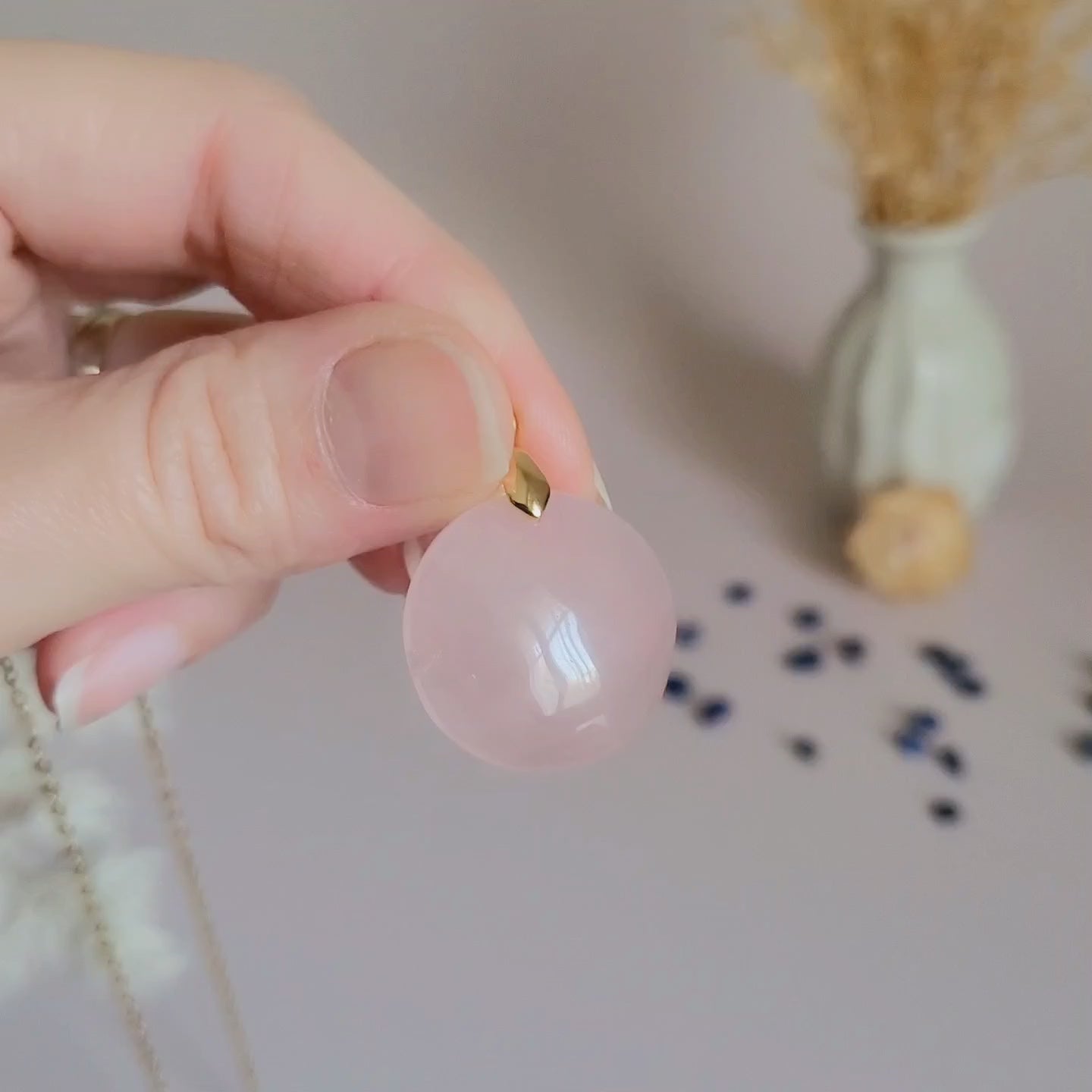 Pendentif en quartz rose 2,3 cm – Bélière dorée