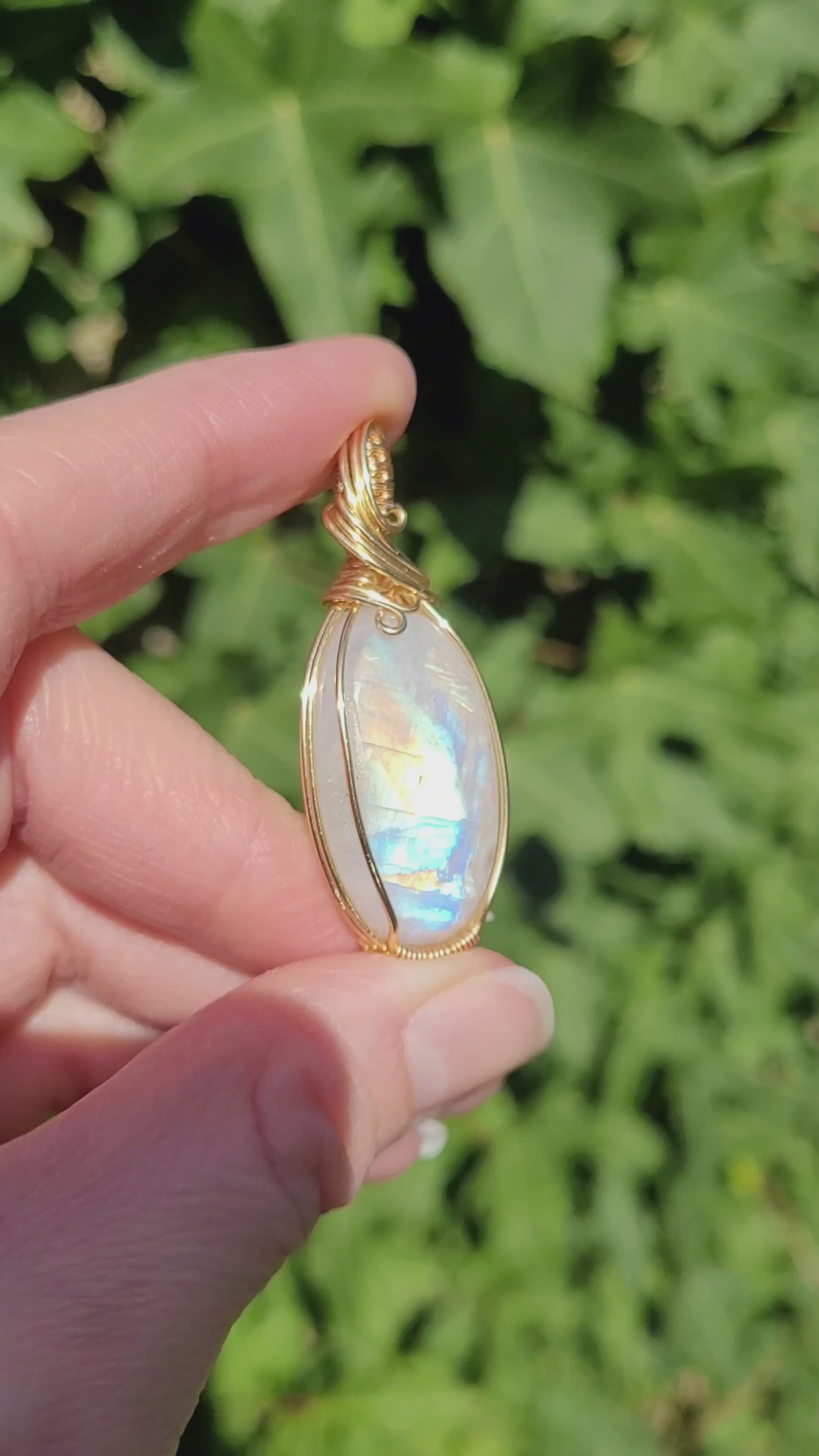 Pendentif en péristérite - wire wrapping doré - pierre naturelle