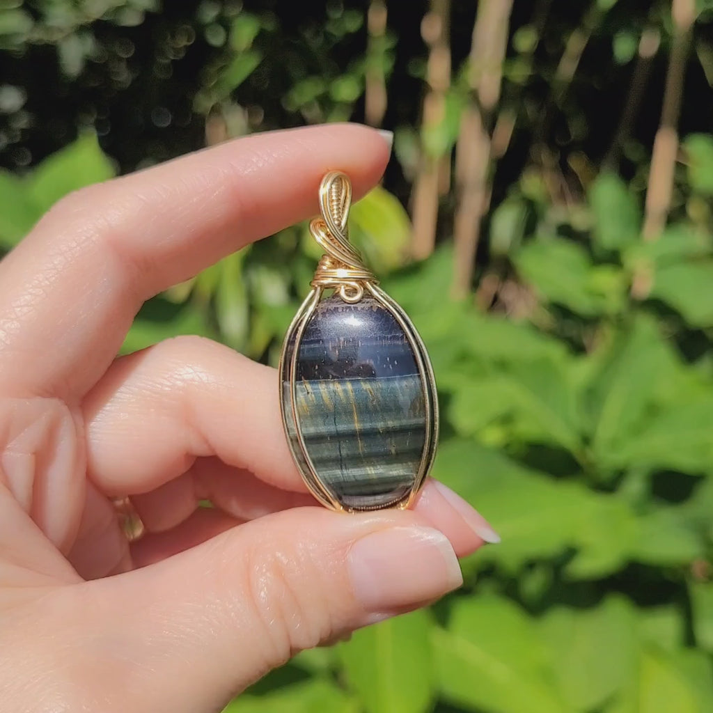 Pendentif en oeil de faucon 5,3 cm wire wrapping doré