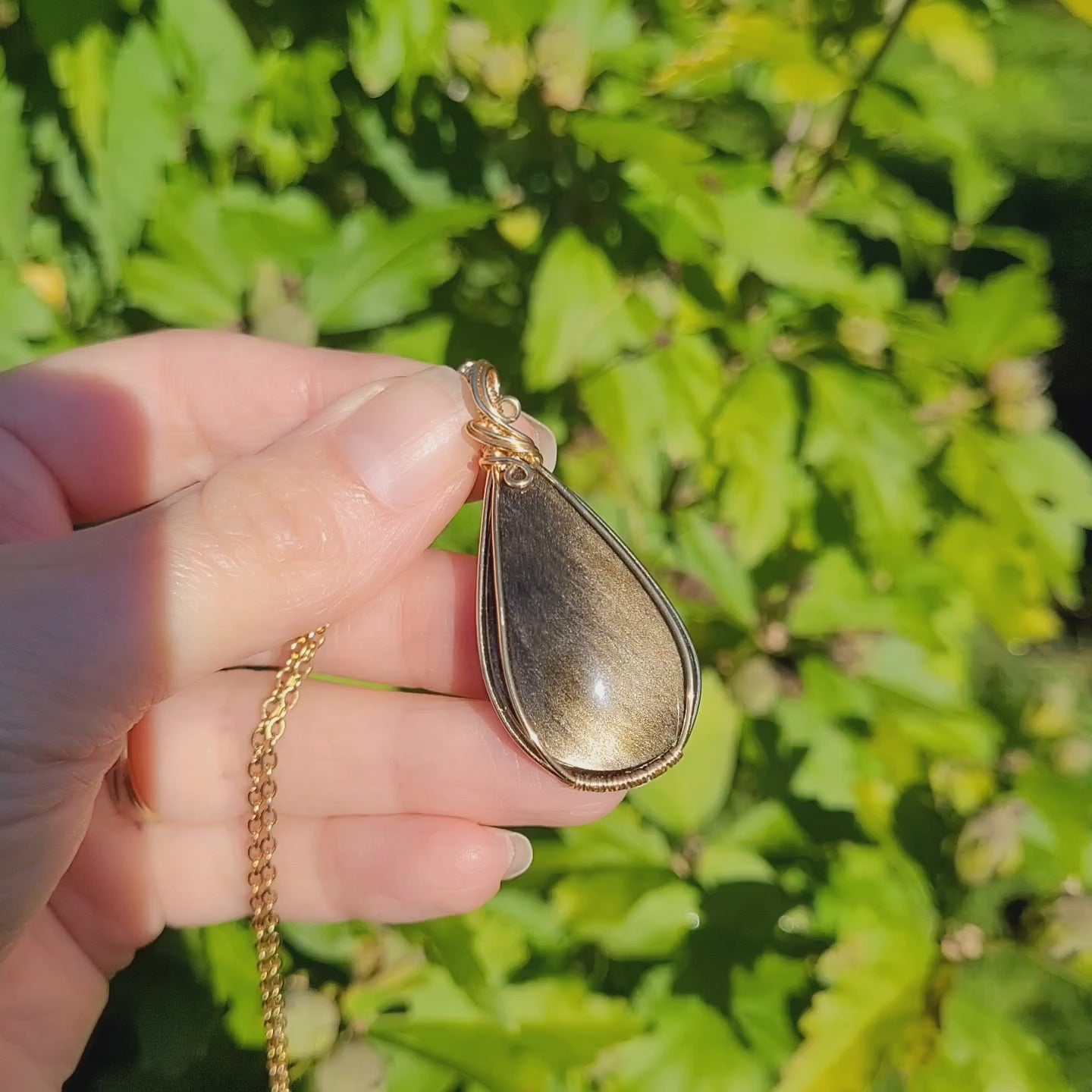 Pendentif obsidienne dorée 5,1 cm wire wrapping doré