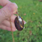 Pendentif en oeil de fer bélière dorée – 3,1 cm