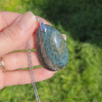 Pendentif obsidienne manta huichol 4,7 cm bélière argentée