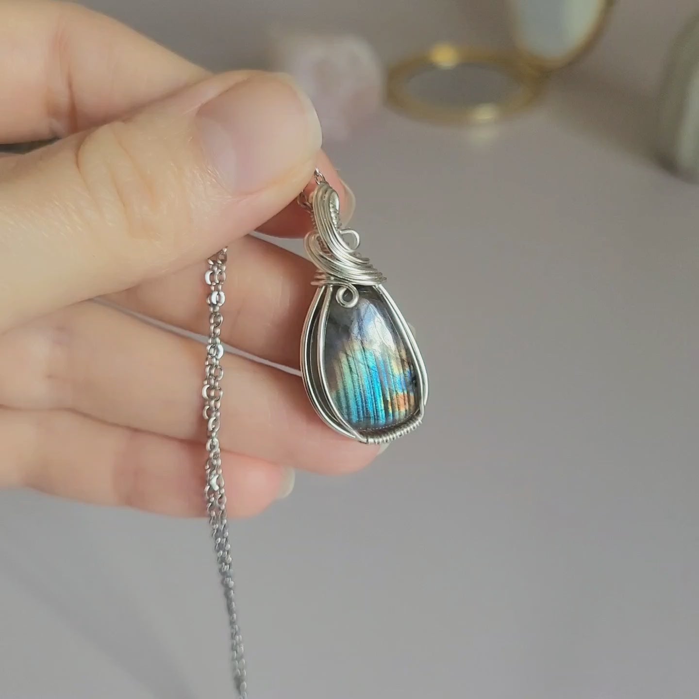 Pendentif en labradorite 3,5 cm bijou artisanal