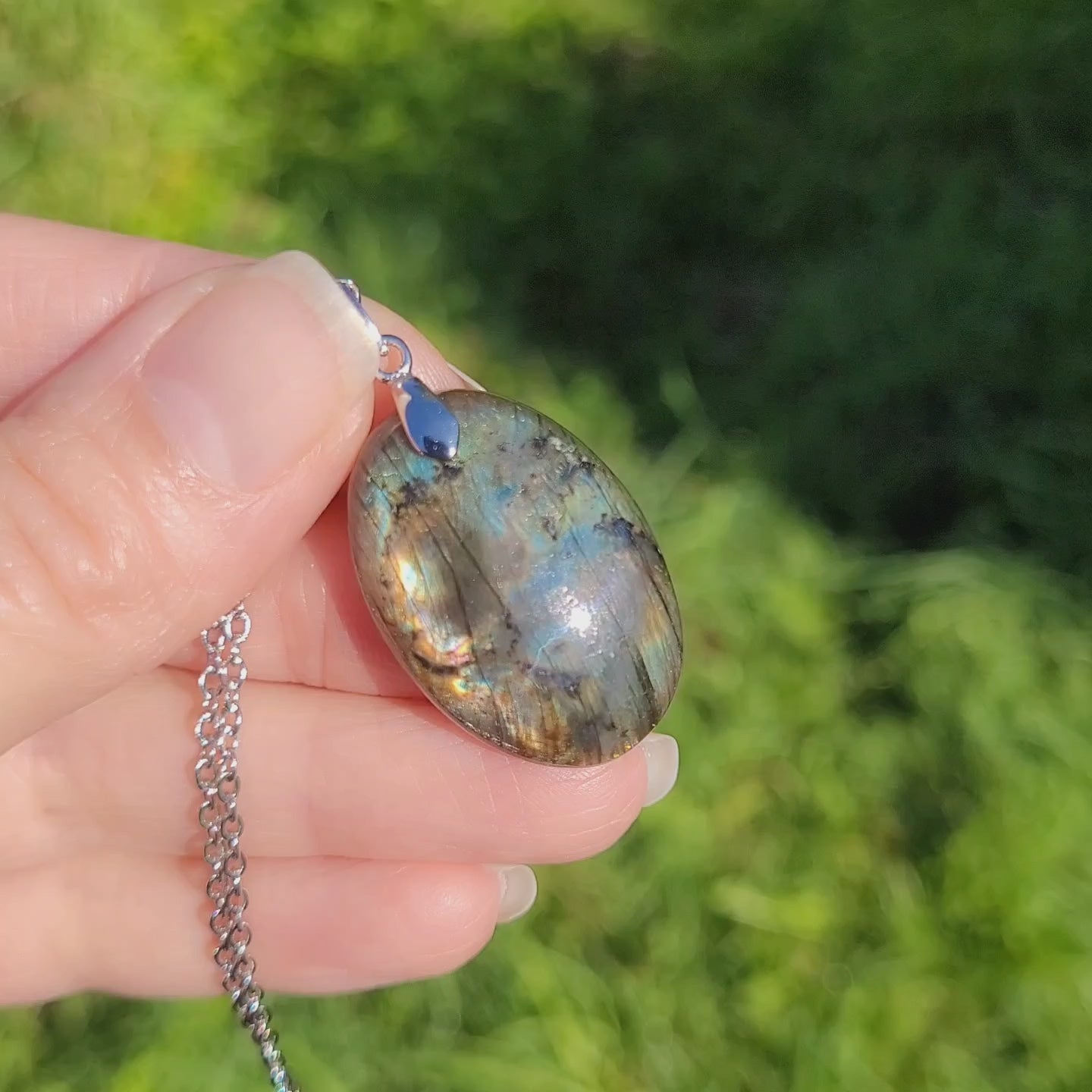 Pendentif en labradorite bélière argentée – 3,1 cm