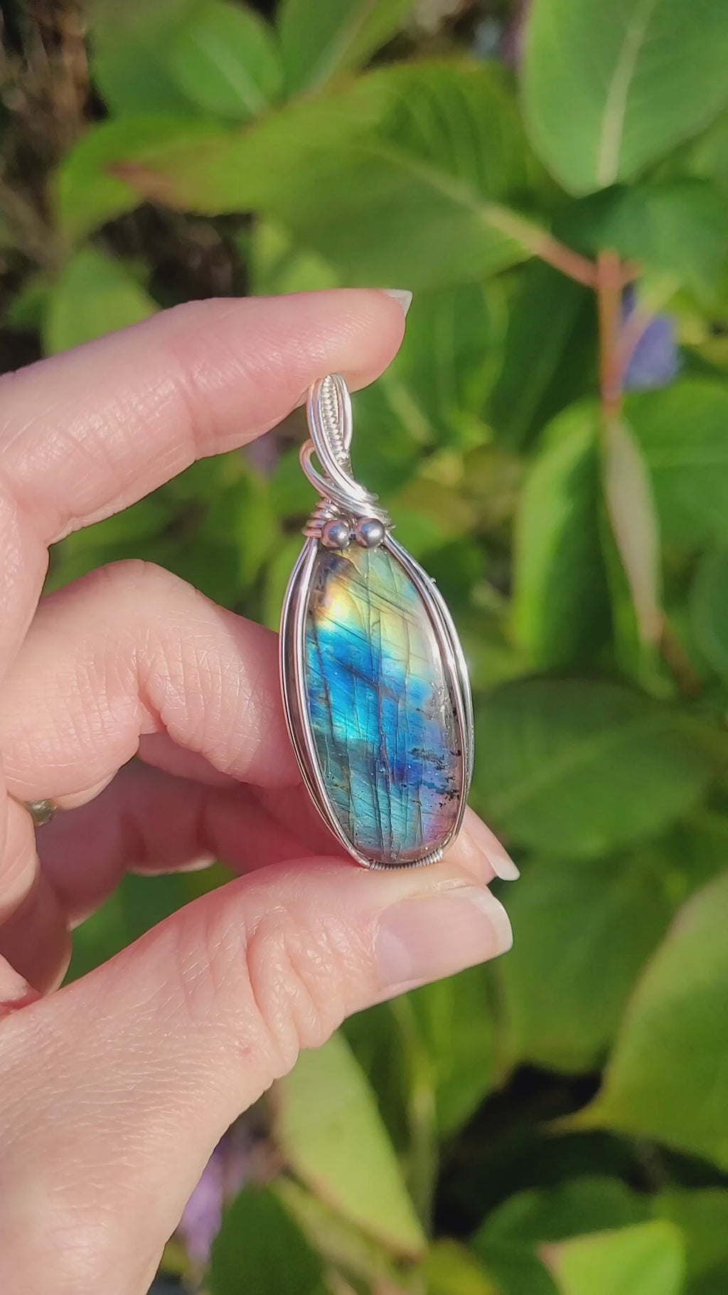 Pendentif en labradorite bleue 5,6 cm bijou artisanal