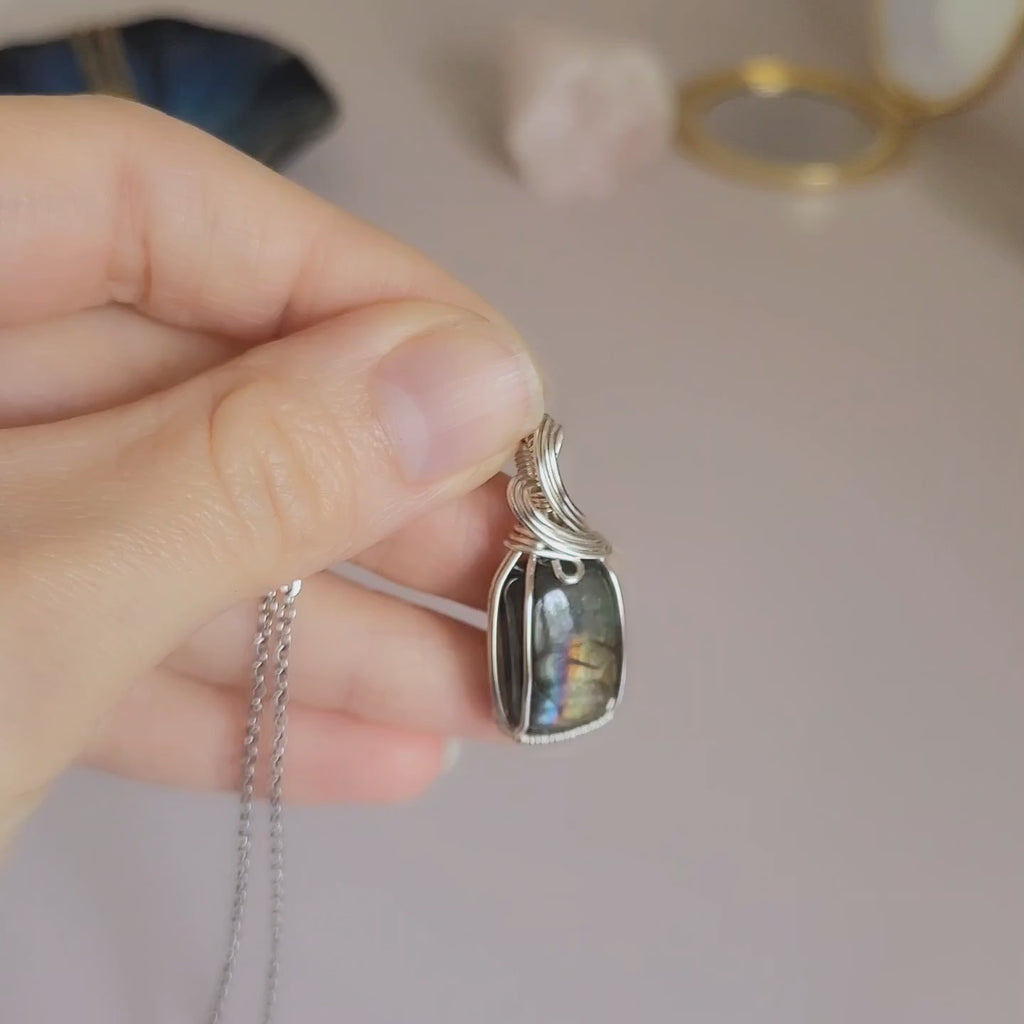 Pendentif en labradorite 3,4 cm bijou artisanal