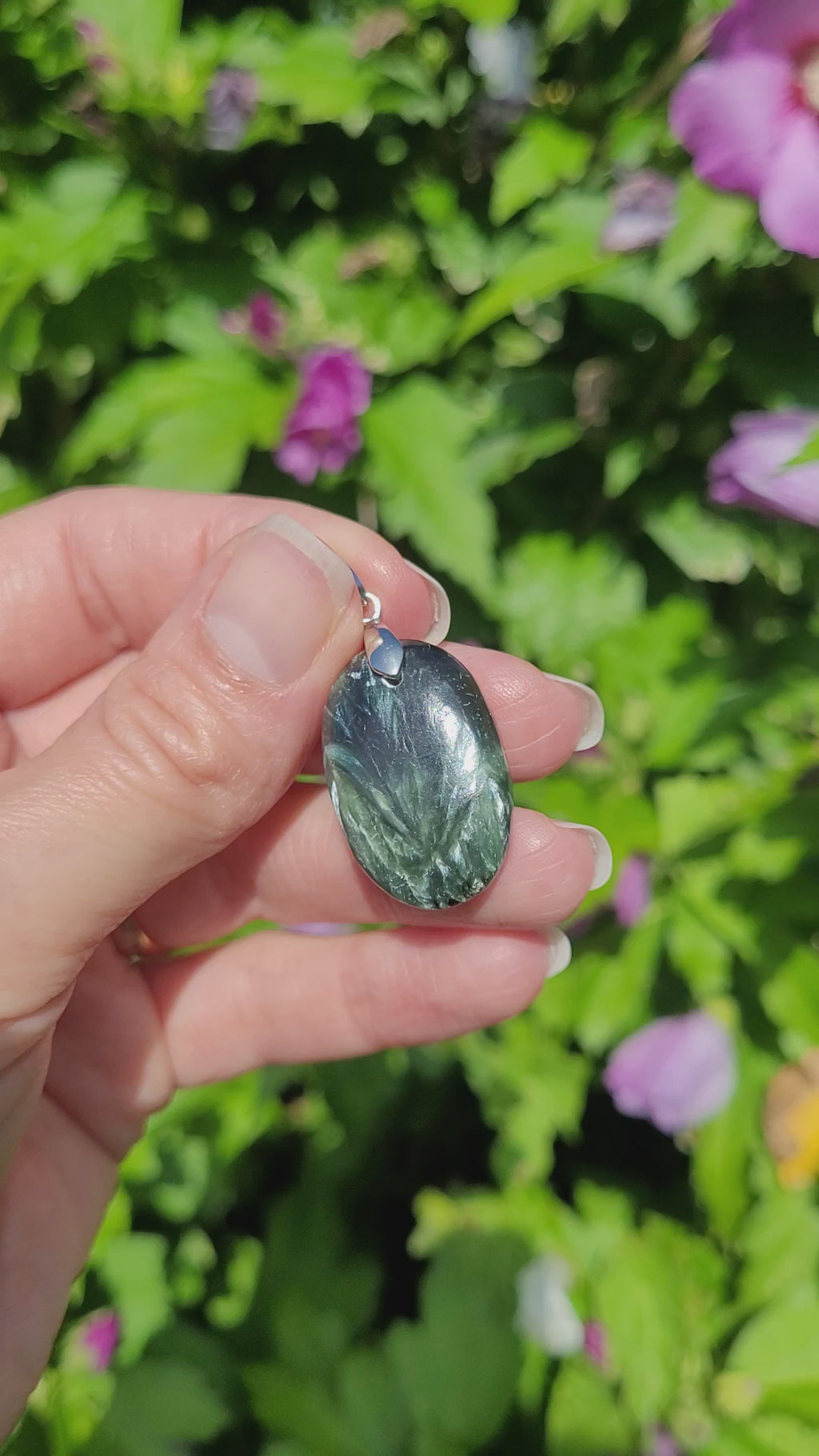 Pendentif en séraphinite bélière argentée – 2,7 cm