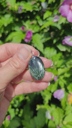 Pendentif en séraphinite bélière argentée – 2,7 cm