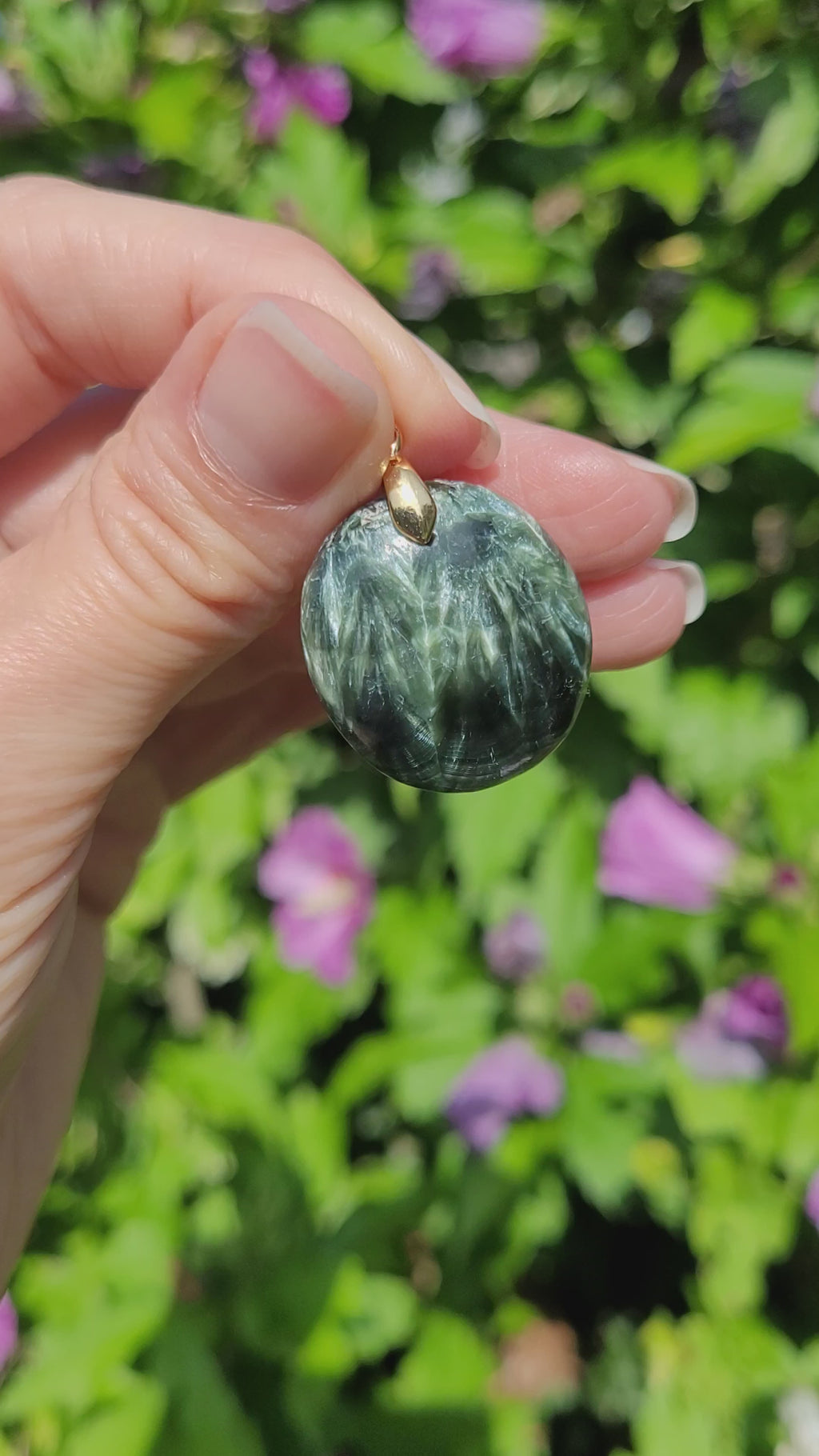 Pendentif en séraphinite bélière dorée – 2,7 cm
