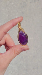 Pendentif en améthyste - wire wrapping doré - pierre naturelle