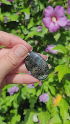 Pendentif en larvikite bélière argentée – 4 cm