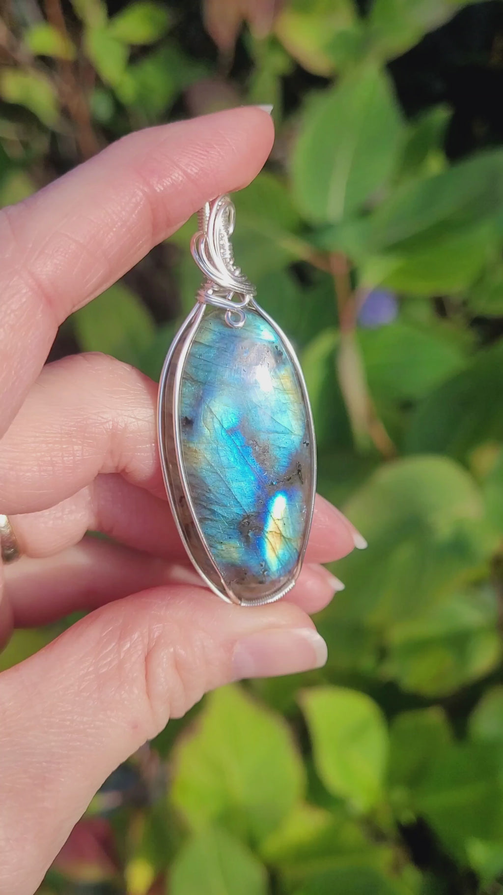 Pendentif en labradorite bleue 6,5 cm bijou artisanal