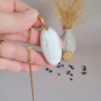 Pendentif en pierre de lune 4 cm – Bélière dorée