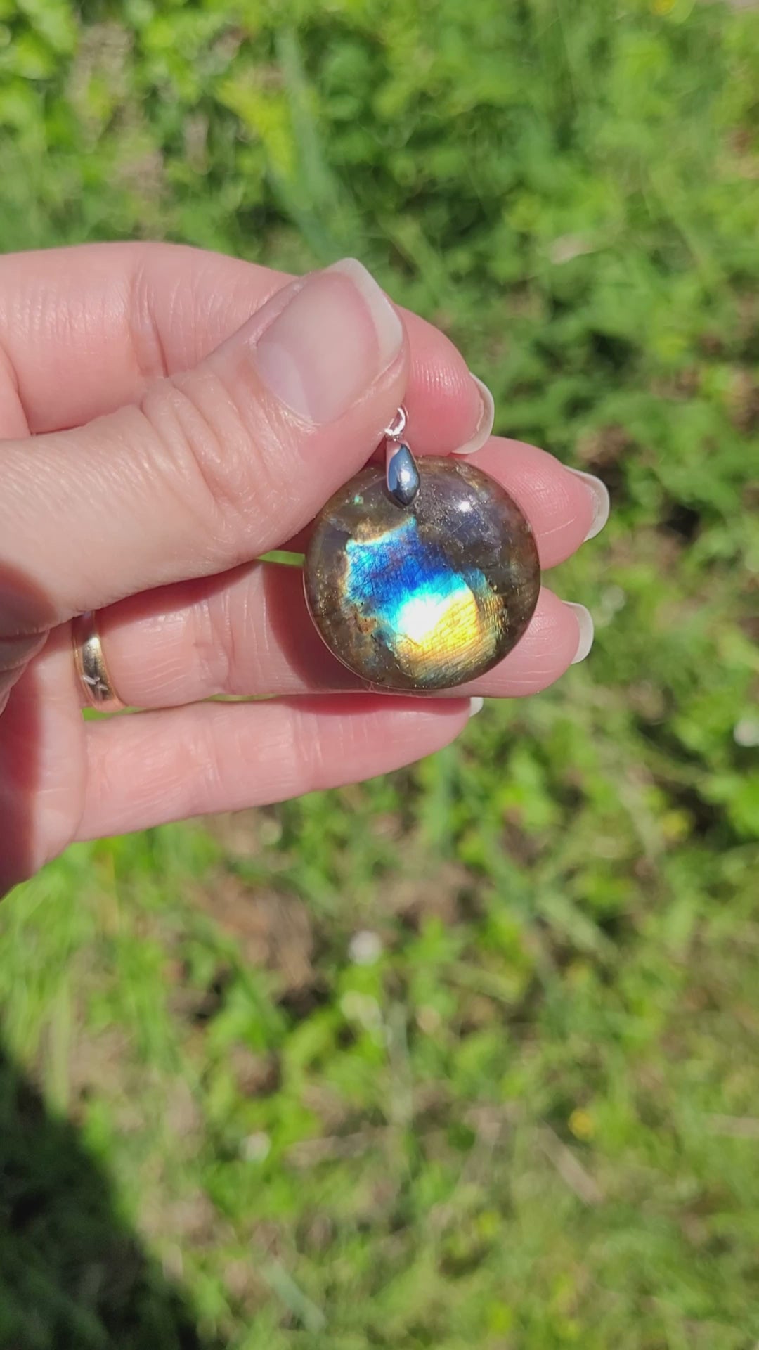 Pendentif en labradorite bélière argentée – 2,6 cm