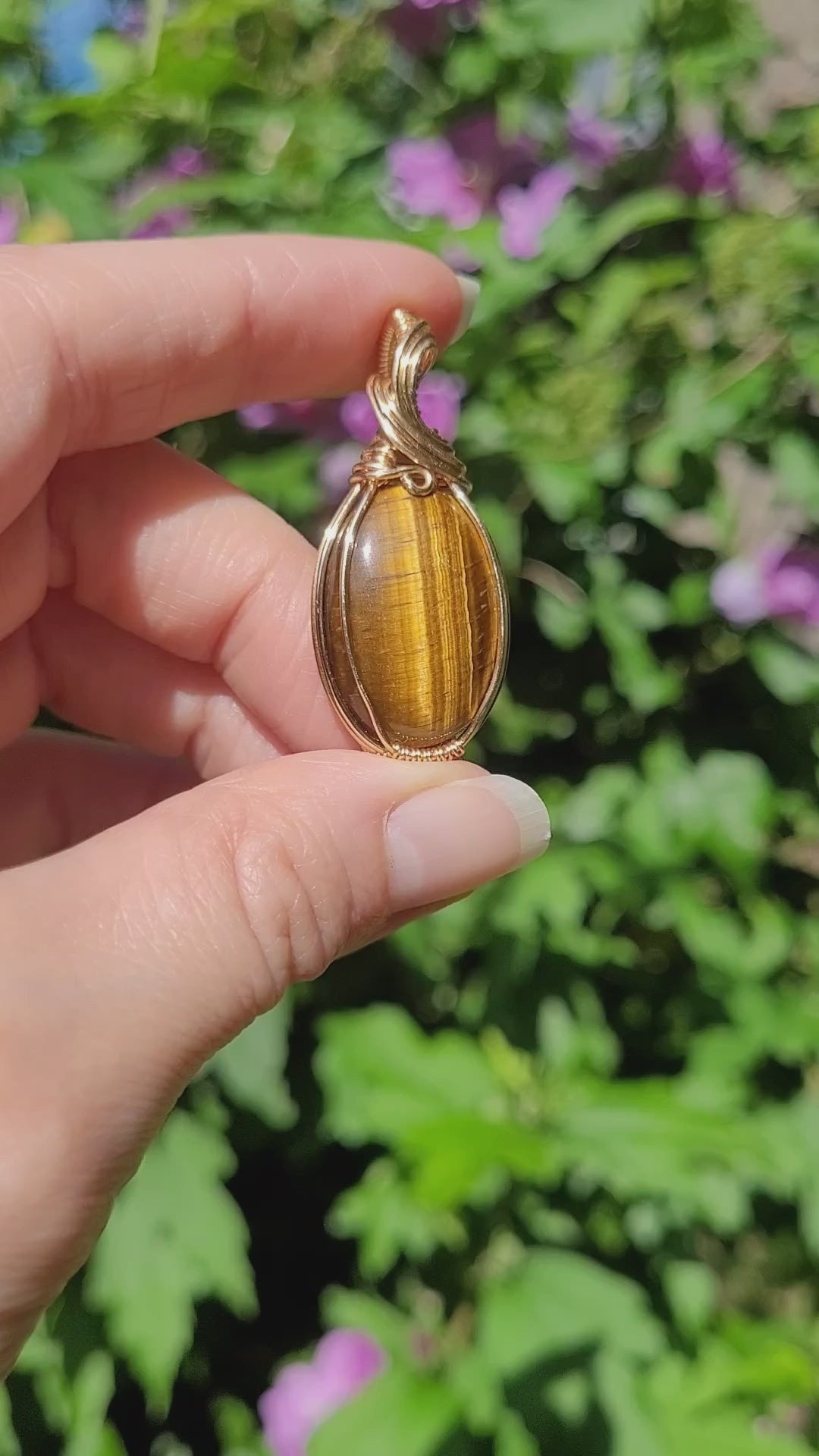 Pendentif oeil de tigre 4,4cm wire wrapping doré