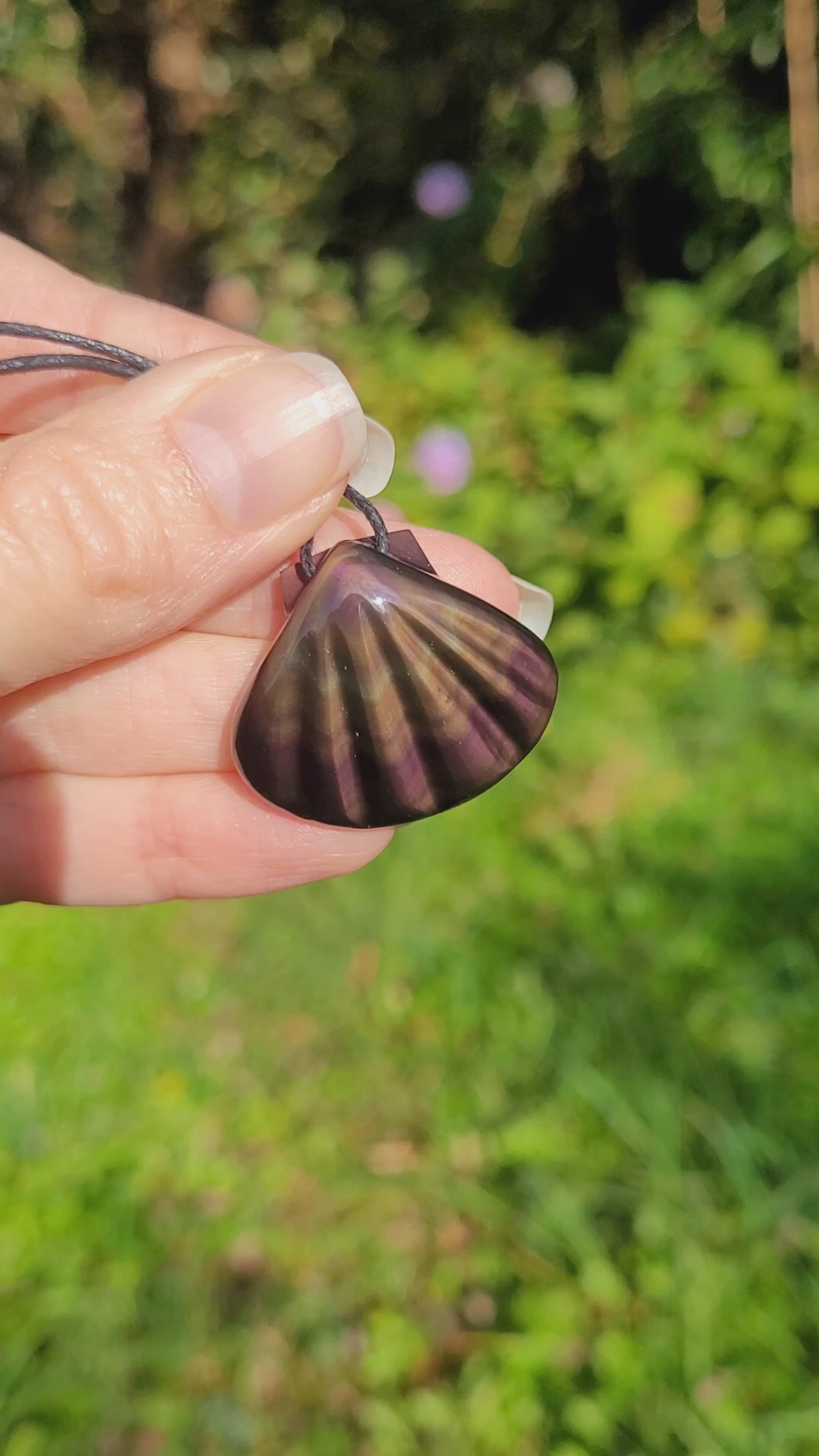Pendentif coquillage en obsidienne oeil céleste violet orange - pierre naturelle