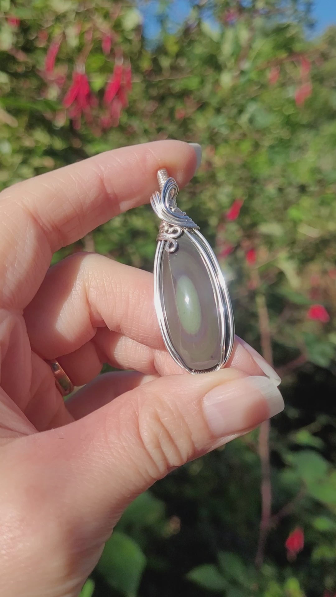 Pendentif obsidienne oeil céleste 5,3 cm wire wrapping argenté