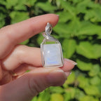 Pendentif en péristérite bleue 4 cm bijou artisanal